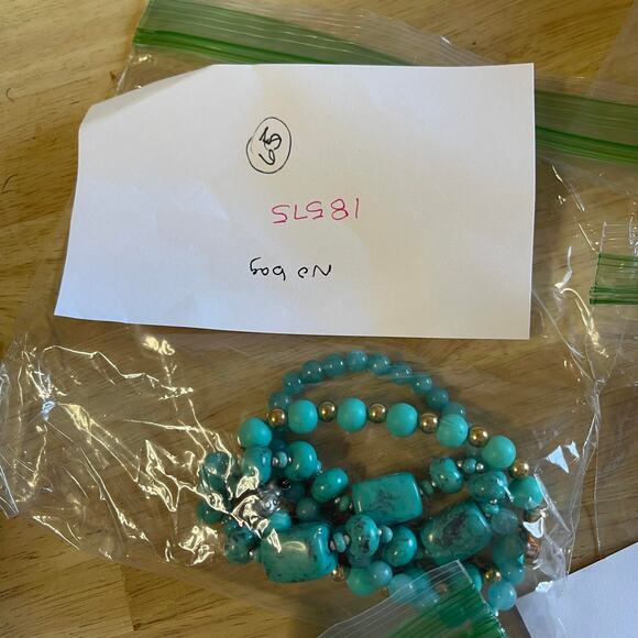 Beaded stretch bracelet set of 3 turquoise blue with some gold tone beads - Picture 10 of 10